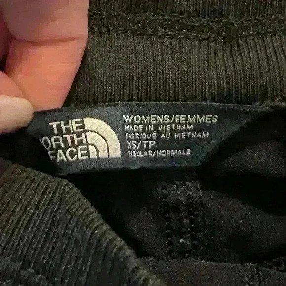 Women’s The North Face black activewear drawstring shorts. Size XS - Picture 5 of 8